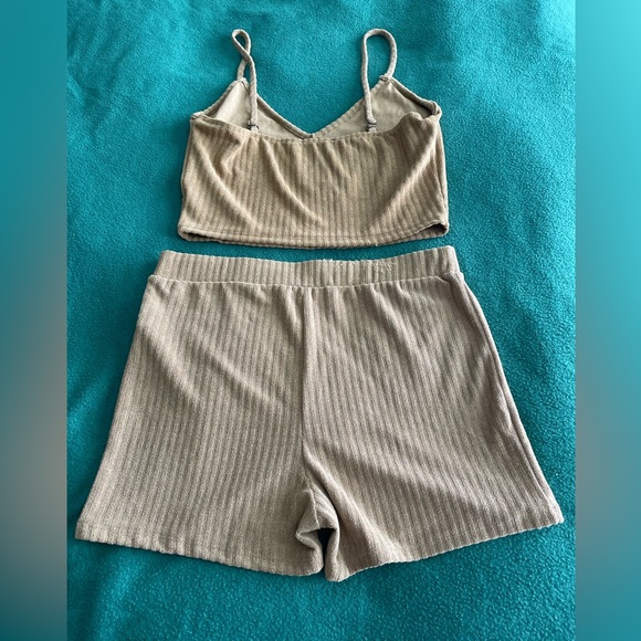 Kittenish Set Angelica Terry Cloth Shorts and Top - Picture 8 of 15